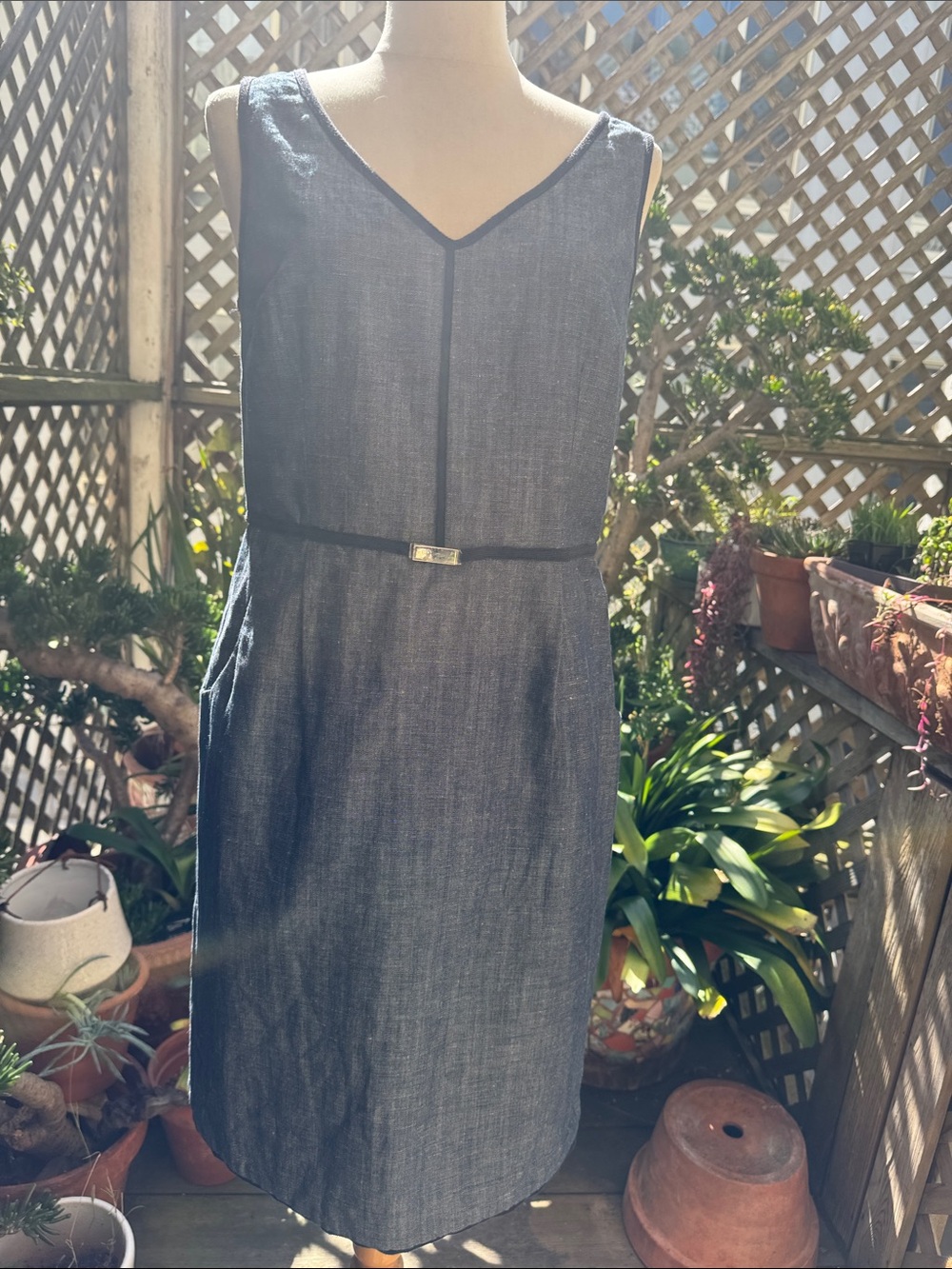 Ann Taylor Sleeveless V-Neck Chambray Shift Dress - Grey & black Size 8
NWOT